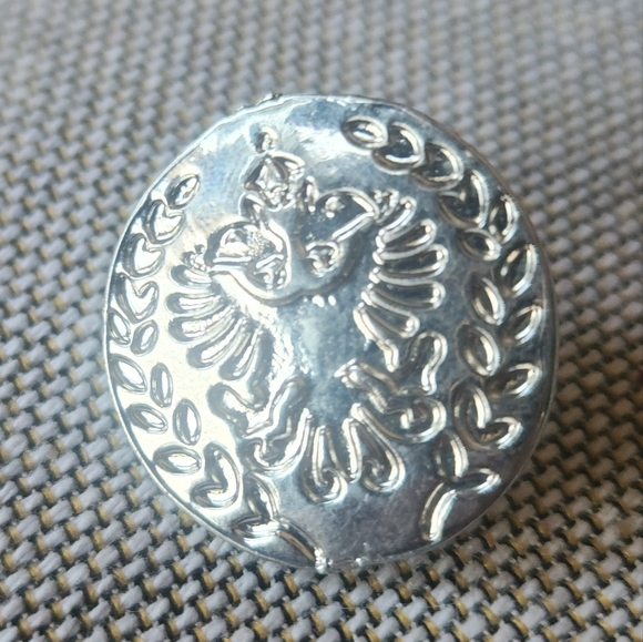 Upcycled to Brooches - Picture 5 of 8